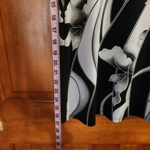 White House Black Market Monochrome Floral Long Sleeve Dress - Picture 5 of 10